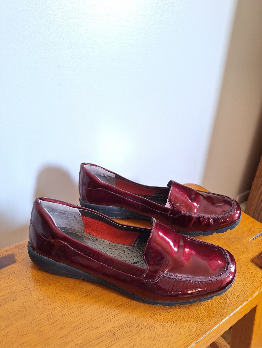 Easy Spirit burgundy patent leather slip-on loafers size 8